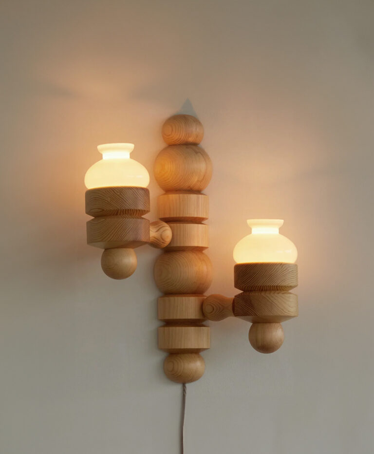 The Elia Wall Light