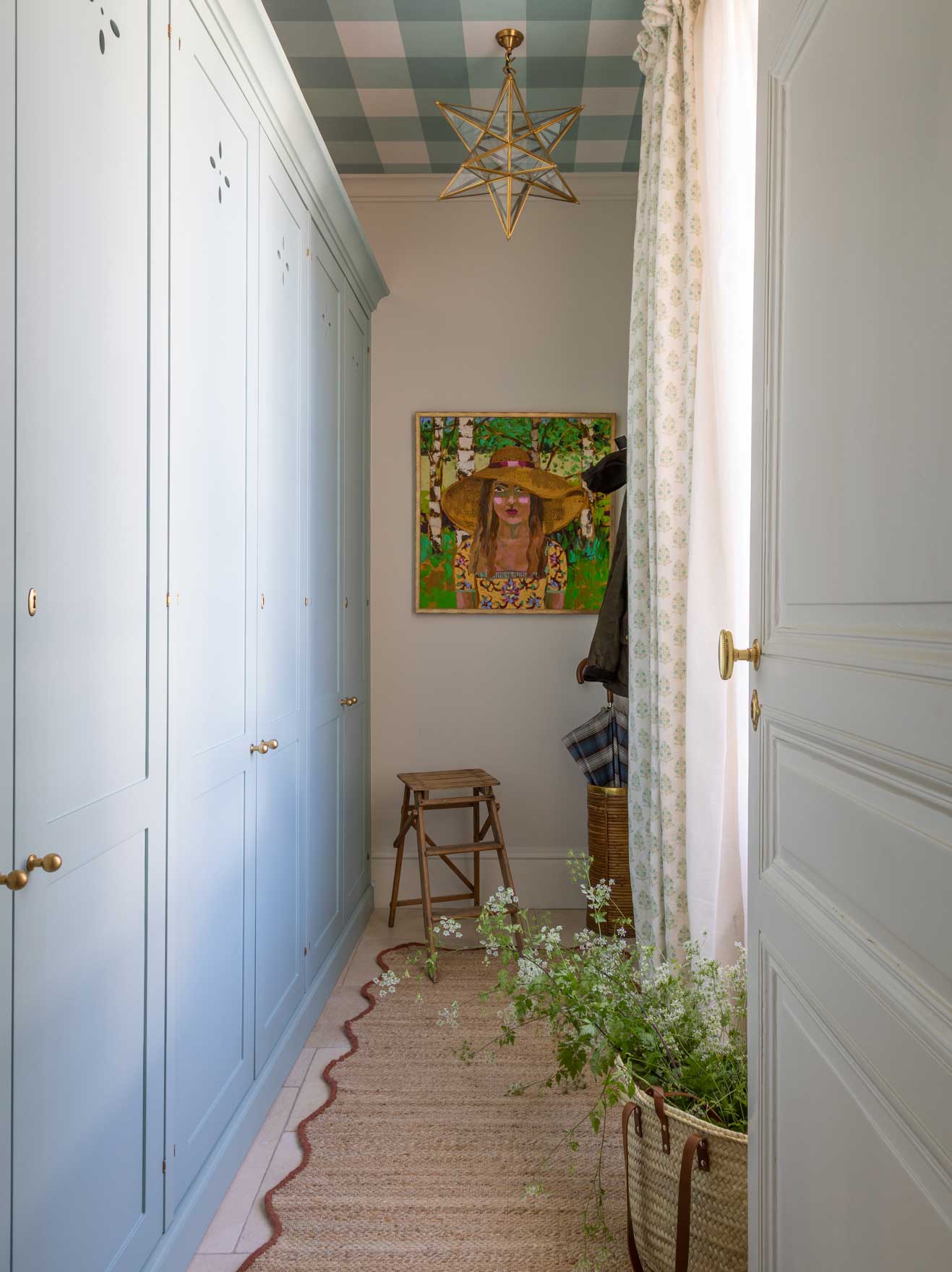 Hallway by Sean Symington - Scheme Interior