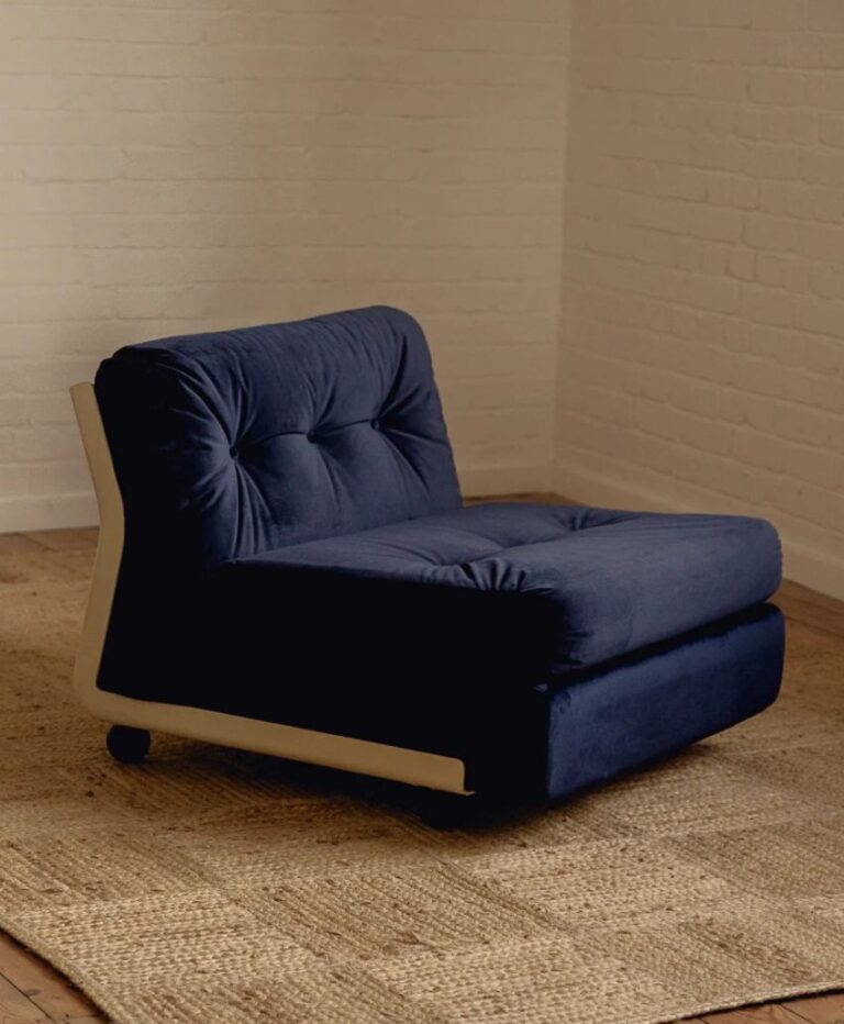 Italian Amanta Armchair by Mario Bellini